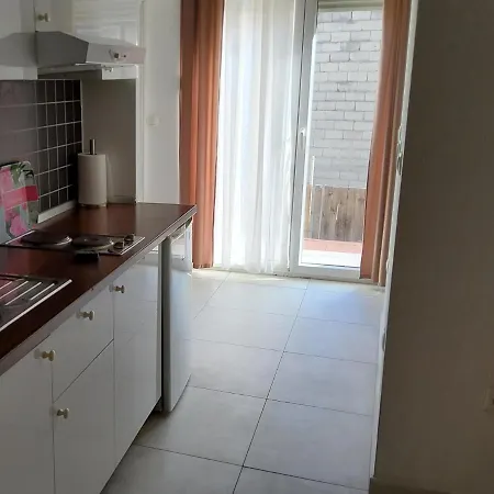 11 Sleeps 4 Guests 斯普利特